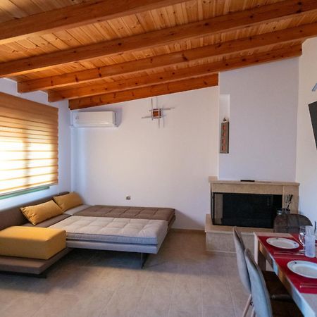 House By The Sea Villa Aigio Exterior photo