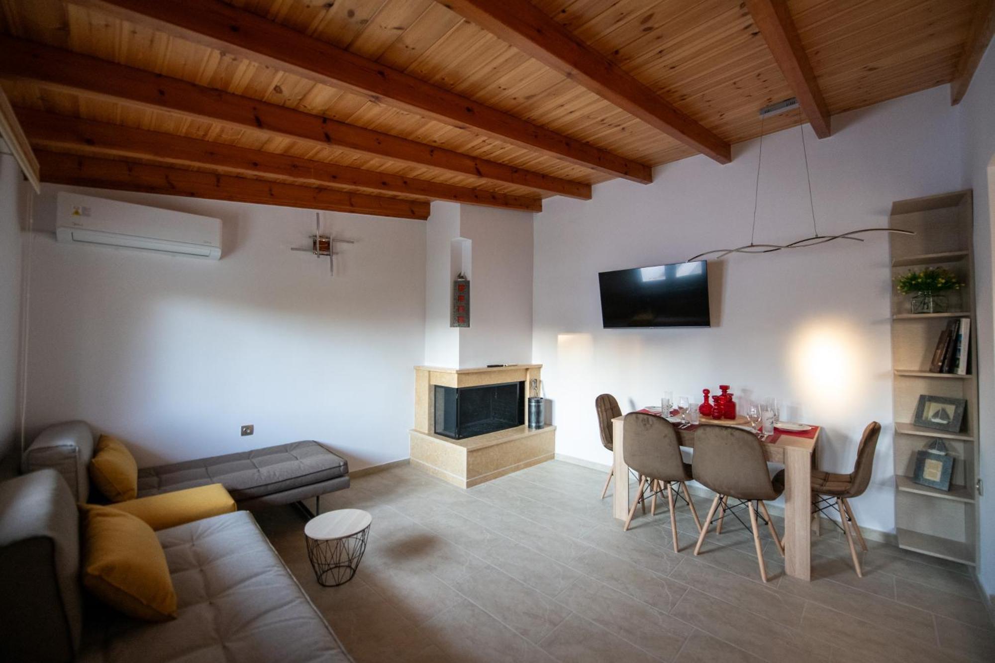 House By The Sea Villa Aigio Exterior photo